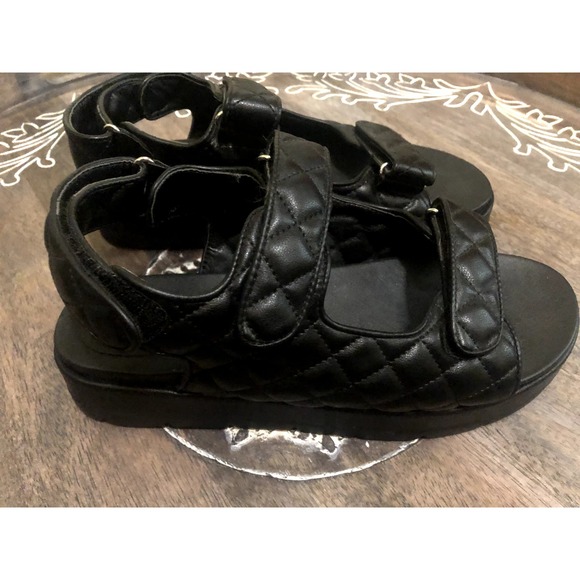 Women's Quilted Strappy Leather Sandals - Picture 2 of 8